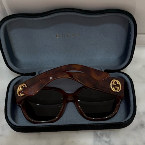 Gucci Sunglasses. Tortoise. Authentic. EC. Case included. 54mm frame. - Picture 8 of 15